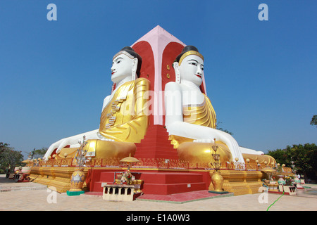 Es gibt vier Buddha Bild Sit 4 Sideat Kyaik Wortspiel Pagode myanmar Stockfoto