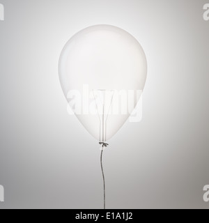 Lampe im Inneren ein Ballon - Kreativität-Konzept-Abbildung Stockfoto
