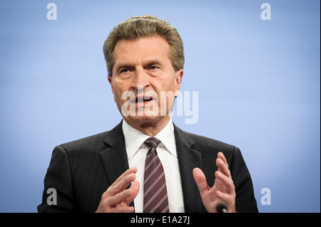 Brüssel, Belgien. 28. Mai 2014. Energiekommissar Guenther Oettinger hält Pressekonferenz auf Annahme durch die Kommission der Studie über die Energieabhängigkeit und Kommunikation "Europäischen Strategie für Energieversorgungssicherheit" in Brüssel am 28.05.2014 ich Kredit: Dpa picture-Alliance/Alamy Live News Stockfoto