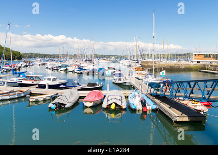 Boote im Hafen Cornwall Mylor Stockfoto