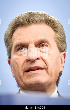 Brüssel, Belgien. 28. Mai 2014. Energiekommissar Guenther Oettinger hält Pressekonferenz auf Annahme durch die Kommission der Studie über die Energieabhängigkeit und Kommunikation "Europäischen Strategie für Energieversorgungssicherheit" in Brüssel am 28.05.2014 ich Kredit: Dpa picture-Alliance/Alamy Live News Stockfoto