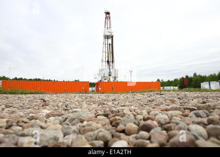 17. Mai 2014 - Milowo, - Milowo, Polen 17. Mai 2014 die Firma PGNiG SA begann neue Shale Gas Forschung in Milowo im Norden von Polen (Kartuzy Konzession). Der Bohrvorgang wird 2 Monate dauern und ist bis zu 3800 Meter Tiefe geplant. (Kredit-Bild: © Michal Fludra/NurPhoto/ZUMAPRESS.com) Stockfoto