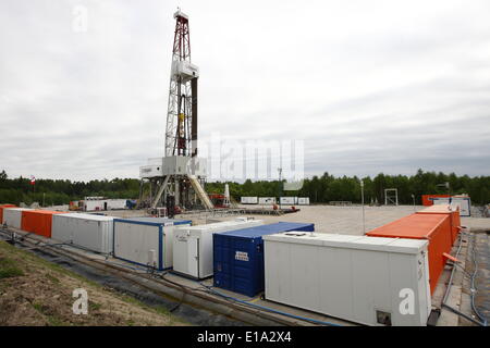 17. Mai 2014 - Milowo, - Milowo, Polen 17. Mai 2014 die Firma PGNiG SA begann neue Shale Gas Forschung in Milowo im Norden von Polen (Kartuzy Konzession). Der Bohrvorgang wird 2 Monate dauern und ist bis zu 3800 Meter Tiefe geplant. (Kredit-Bild: © Michal Fludra/NurPhoto/ZUMAPRESS.com) Stockfoto