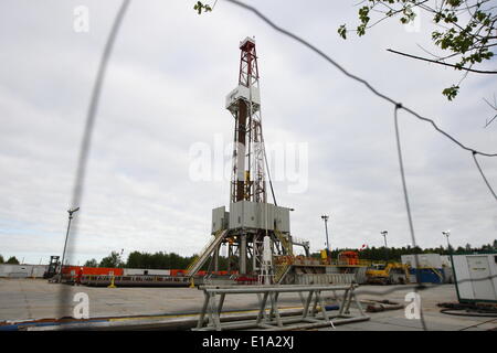 17. Mai 2014 - Milowo, - Milowo, Polen 17. Mai 2014 die Firma PGNiG SA begann neue Shale Gas Forschung in Milowo im Norden von Polen (Kartuzy Konzession). Der Bohrvorgang wird 2 Monate dauern und ist bis zu 3800 Meter Tiefe geplant. (Kredit-Bild: © Michal Fludra/NurPhoto/ZUMAPRESS.com) Stockfoto