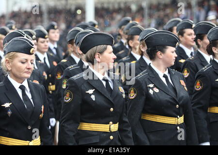 Kaliningrad, Russland. 9. Mai 2014. Kaliningrad, Russland am 9. Mai 2014 russische Soldaten März während einer großen Militärparade in Kaliningrad, Russland, Tag des Sieges, 9. Mai 2014 markieren. Tausende von russischen Truppen marschierten heute im ganzen Land, 69 Jahre zu markieren, da der Sieg im zweiten Weltkrieg in einer Show des Militärs inmitten Spannungen in der Ukraine nach Moskau die Annexion der Krim könnte. Michal Fludra/NurPhoto/ZUMAPRESS.com/Alamy © Live-Nachrichten Stockfoto