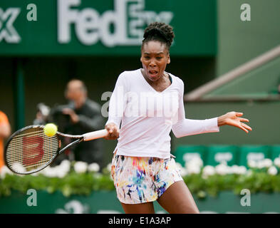 Paris, Frankreich. 28. Mai 2014. Tennis, French Open, Roland Garros, Venus Williams (USA) in Aktion in ihrem Match gegen Schmiedlova (SVK) Foto: Tennisimages / Henk Koster/Alamy Live News Stockfoto