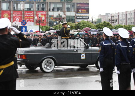 Kaliningrad, Russland. 9. Mai 2014. Kaliningrad, Russland am 9. Mai 2014 russische Soldaten März während einer großen Militärparade in Kaliningrad, Russland, Tag des Sieges, 9. Mai 2014 markieren. Tausende von russischen Truppen marschierten heute im ganzen Land, 69 Jahre zu markieren, da der Sieg im zweiten Weltkrieg in einer Show des Militärs inmitten Spannungen in der Ukraine nach Moskau die Annexion der Krim könnte. Michal Fludra/NurPhoto/ZUMAPRESS.com/Alamy © Live-Nachrichten Stockfoto