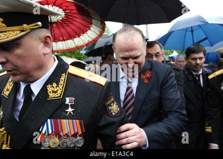 Kaliningrad, Russland. 9. Mai 2014. Kaliningrad, Russland 9. kann 2014 Nikolay Tsukanov - Kaliningrad Oblast Gouverneur sieht man während einer großen Militärparade in Kaliningrad, Russland, Tag des Sieges, 9. Mai 2014 markieren. Tausende von russischen Truppen marschierten heute im ganzen Land, 69 Jahre zu markieren, da der Sieg im zweiten Weltkrieg in einer Show des Militärs inmitten Spannungen in der Ukraine nach Moskau die Annexion der Krim könnte. Michal Fludra/NurPhoto/ZUMAPRESS.com/Alamy © Live-Nachrichten Stockfoto