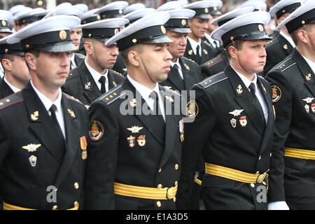 Kaliningrad, Russland. 9. Mai 2014. Kaliningrad, Russland am 9. Mai 2014 russische Soldaten März während einer großen Militärparade in Kaliningrad, Russland, Tag des Sieges, 9. Mai 2014 markieren. Tausende von russischen Truppen marschierten heute im ganzen Land, 69 Jahre zu markieren, da der Sieg im zweiten Weltkrieg in einer Show des Militärs inmitten Spannungen in der Ukraine nach Moskau die Annexion der Krim könnte. Michal Fludra/NurPhoto/ZUMAPRESS.com/Alamy © Live-Nachrichten Stockfoto