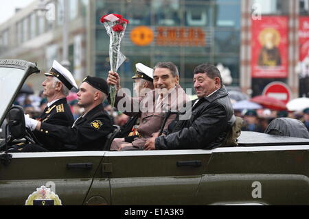 Kaliningrad, Russland. 9. Mai 2014. Kaliningrad, Russland am 9. Mai 2014 russische Soldaten März während einer großen Militärparade in Kaliningrad, Russland, Tag des Sieges, 9. Mai 2014 markieren. Tausende von russischen Truppen marschierten heute im ganzen Land, 69 Jahre zu markieren, da der Sieg im zweiten Weltkrieg in einer Show des Militärs inmitten Spannungen in der Ukraine nach Moskau die Annexion der Krim könnte. Michal Fludra/NurPhoto/ZUMAPRESS.com/Alamy © Live-Nachrichten Stockfoto