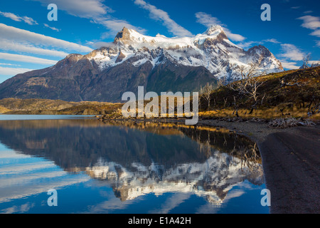 Cerro Paine Grande im Lago Nordenskjold, Torres del Paine, chilenische Patagonien Stockfoto