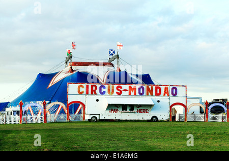 Zirkus Mondao, Reisen UK-Zirkus-Show zeigt Big Top Kings Lynn England Stockfoto