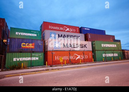 See-Container gestapelt in Ushuaia Docks Argentinien Stockfoto