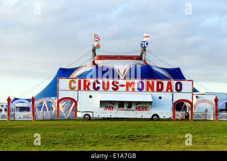 Zirkus Mondao, Reisen UK-Zirkus-Show zeigt Big Top Kings Lynn England Stockfoto