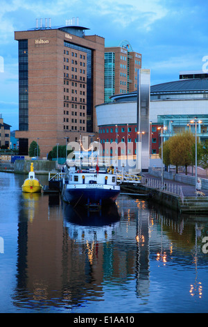 Großbritannien, Nordirland, Belfast, Hilton, Waterfront Building, Barge, Fluss Lagan, Stockfoto