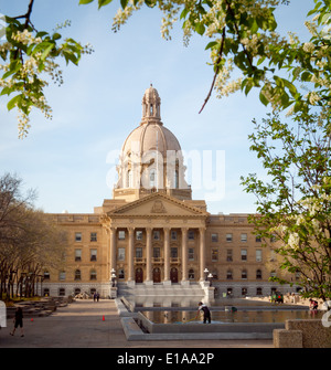 Ein Frühling-Blick auf den Alberta Legislature Building und Alberta Legislature Grounds in Edmonton, Alberta, Kanada. Stockfoto