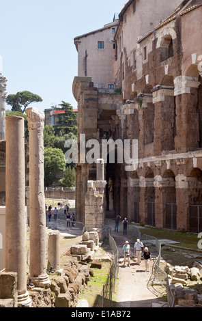 Der Bereich des Teatro Marcello (Theater des Marcellus) und Portico di Ottavia (Portikus der Octavia), Rom Italien Stockfoto