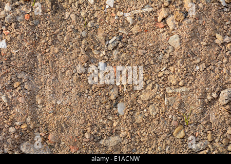 Abstrakte schmutzigen Sand Hintergrund mit Steinen, Closeup, erschossen. Stockfoto