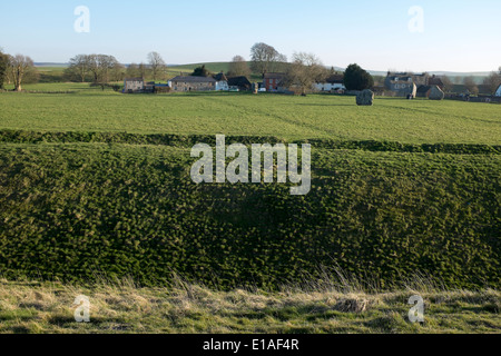 Äußeren Graben am Steinkreis von Avebury in Wiltshire Stockfoto