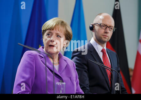 Bundeskanzlerin Merkel begrüßt Irakli Garibashvili, Premierminister von Georgia, Iurie Leanca, Premierminister der Republik Moldau und Arseni Petrowych Jazenjuk, Premierminister der Ukraine, im Kanzleramt am 28. Mai 2014 in Berlin, Deutschland. / Foto: Bundeskanzlerin Angela Merkel und Arseni Petrowych Jazenjuk, Premierminister der Ukraine, Stockfoto