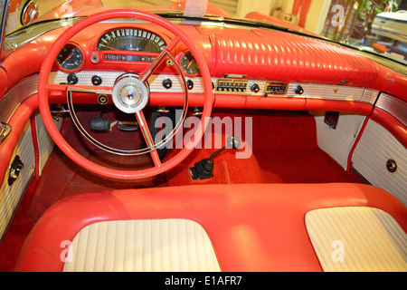 Amerikanische Thunderbird Auto Innenausstattung, Malta Classic Car Museum, Qawra, St. Pauls Bay, Northern District, Republik Malta Stockfoto