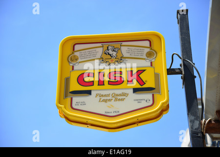 Cisk Beer Werbeschild, Qawra (Il-Qawra), St. Pauls Bay (San Pawl il-Baħar), Northern District, Republik Malta Stockfoto