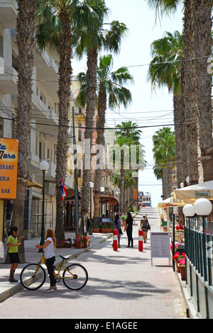 Palm Allee ab Hauptplatz, Buġibba, St. Pauls Bay (San Pawl il-Baħar), Northern District, Republik Malta Stockfoto