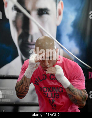 Hollywood, CA, USA. 28. Mai 2014. Puerto Rico Miguel Cotto arbeitet für die Medien an Wild Card Boxing Club Mittwoch. Miguel Cotto bereitet sich auf Verteidigung World Boxing Council (WBC) / The Ring Mittelgewichts-Champion und Argentiniens Sergio Martinez. Der Kampf findet Samstag, 7. Juni, um das "Mekka des Boxens,'' Madison Square Garden in New York. Bildnachweis: ZUMA Press, Inc./Alamy Live-Nachrichten Stockfoto