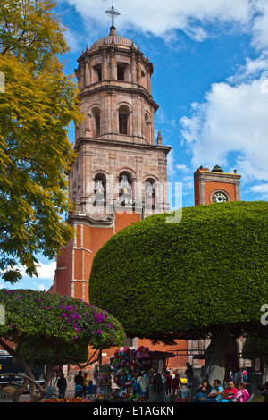 Die historische Kirche von SAN FRANCISCO in der Mitte der Stadt QUERETARO - Mexiko Stockfoto