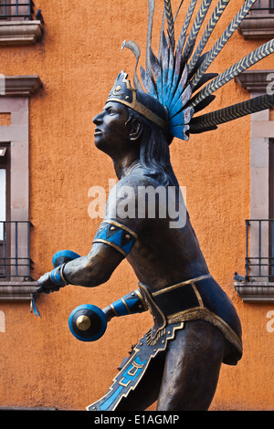 Statue eines OTAMI Soldaten im historischen Zentrum der Stadt QUERETARO - Mexiko Stockfoto