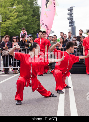 Kung Fu Vorführung Team Auftritt beim Festival - USA Stockfoto