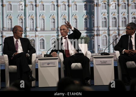 St Petersburg, Russland. 23. Mai 2014. Der russische Präsident Vladimir Putin hält eine Rede während Sankt Petersburg International Economic Forum am 23. Mai, 2014 Valja Egorshin/NurPhoto/ZUMAPRESS.com/Alamy © Live News Stockfoto