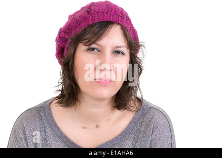 Frau eine wertende Beurteilung schaut in die Kamera mit einem nachdenklichen analytische Ausdruck, isoliert auf weiss Stockfoto