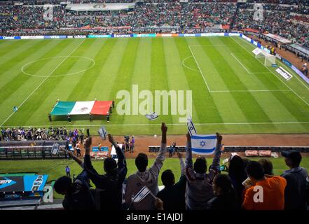 Mexico City, Mexiko. 28. Mai 2014. Fans der Fußball-Nationalmannschaft Israels reagieren, bevor Sie das internationale Freundschaftsspiel zwischen Mexiko und Israel bei Azteca-Stadion in Mexiko-Stadt, Hauptstadt von Mexiko, am 28. Mai 2014. Bildnachweis: David De La Paz/Xinhua/Alamy Live News Stockfoto