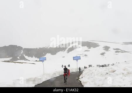 Val Martello, Italien. 27. Mai 2014. 27.05.2014. Ponte di Legno Val Martello, Giro D Italia, Etappe 16. BMC 2014, Gavia Credit: Aktion Plus Sport Bilder/Alamy Live-Nachrichten Stockfoto