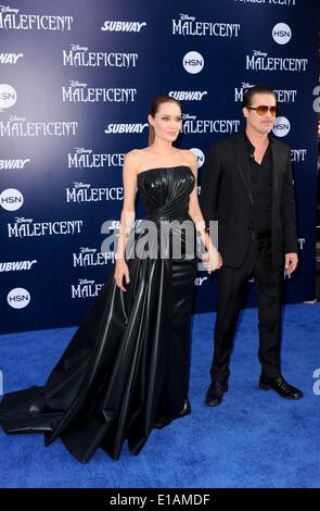 Angelina Jolie, Brad Pitt im Ankunftsbereich für böswillige Premiere, El Capitan Theatre, Los Angeles, CA 28. Mai 2014. Foto von: Elizabeth Goodenough/Everett Collection Stockfoto