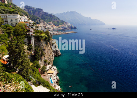 High Angle View of der Amalfi-Küste in Amalfi, Kampanien, Italien Stockfoto
