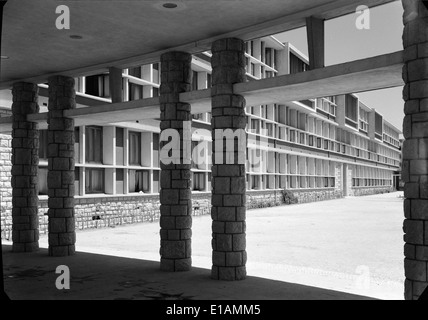 Liceu Francês Charles Le Pierre in Lissabon ist eine französische internationale Schule, die ein zweisprachiges Bildungssystem anbietet. Die Institution spielt eine wichtige Rolle bei der Förderung der französischen Kultur und Sprache in Portugal. Stockfoto