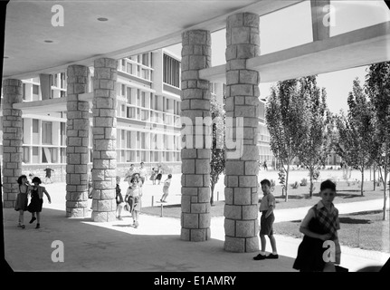 Liceu Francês Charles Le Pierre ist ein französisches Gymnasium in Lissabon, Portugal. Es ist eine renommierte Institution, die Studenten verschiedener Niveaus qualitativ hochwertige Bildung bietet. Stockfoto