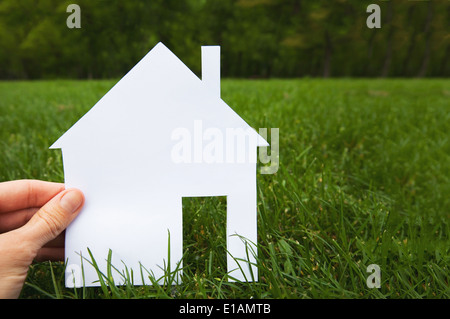 Immobilien-Konzept, Hand, hält Haus Stockfoto