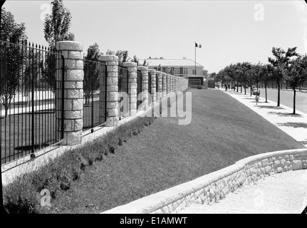 Liceu Francês Charles Le Pierre in Lissabon ist eine Bildungseinrichtung, die für ihre historische Bedeutung und ihre französisch beeinflusste Architektur bekannt ist. Das Gebäude wurde von Mário Novais erfasst und zeigt elegante Designelemente, die sowohl französische als auch portugiesische Architekturtraditionen widerspiegeln. Stockfoto
