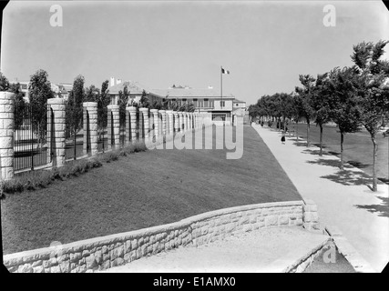 Das Liceu Francês Charles Le Pierre in Lissabon, Portugal, ist eine bekannte französische Schule. Das Foto zeigt das architektonische Design und die Bildungsumgebung dieser Institution und zeigt ihre historische Präsenz in Lissabon. Stockfoto