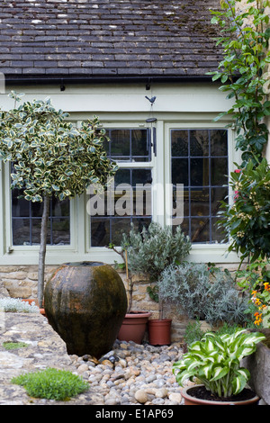 Landhaus-Garten im englischen Cotswolds Stockfoto