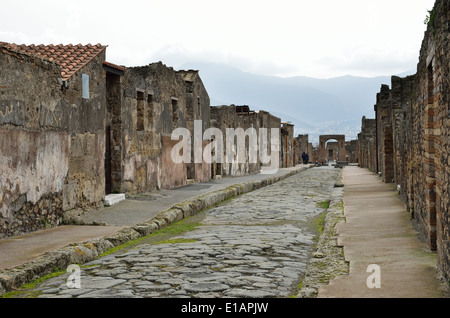 Restaurierte Straße in der antiken Stadt Pompeji Stockfoto