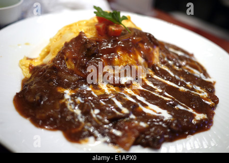 Japanische Rindfleisch Stroganoff Omurice Stockfoto