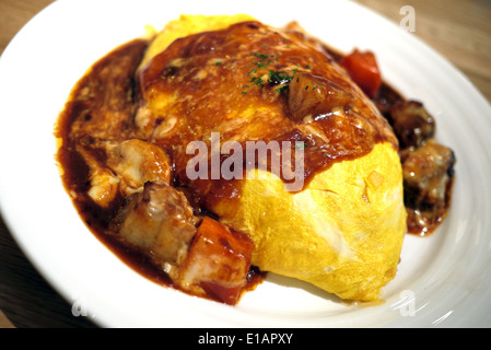 Japanische Omelette Curryreis mit Eintopf Rindfleisch Stockfoto