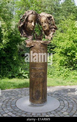 "Monument to Love", Bronze Stele von Joseph Michael Neustifter, Skulptur Park von Schloss Blutenburg Schloss, München, Bayern Stockfoto