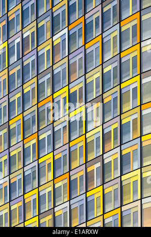 Gelben Fenstern der ADAC zentrale, München, Bayern, Deutschland Stockfoto