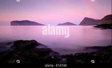 Die Inseln Fugloy und Svínoy, Viðoy, Färöer, Dänemark Stockfoto