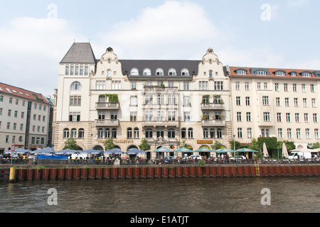 Wandern entlang der Spree, Berlin, Deutschland Mai 2014 Die Berliner Republik Stockfoto